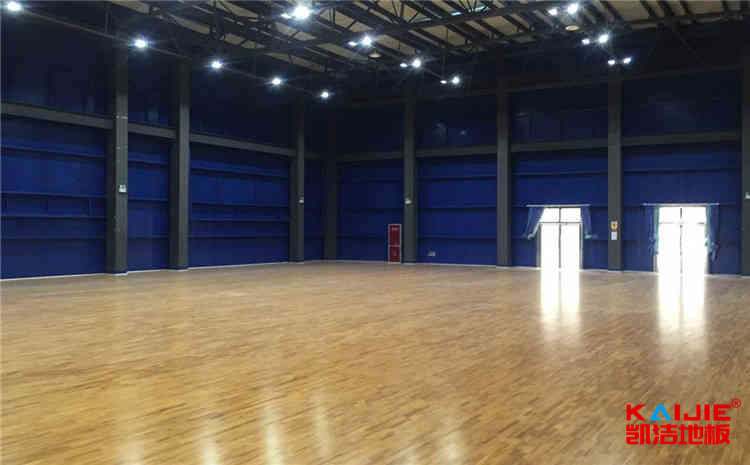 硬木企口乒乓球館木地板翻新施工