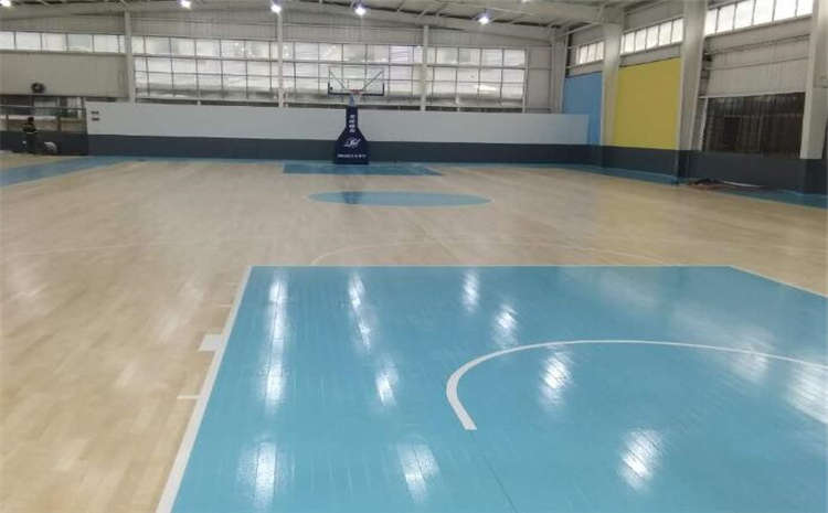 籃球館運動木地板為什么會出現(xiàn)板邊破損現(xiàn)象？