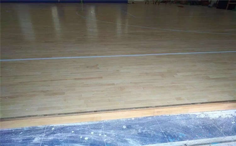 橡膠木風(fēng)雨操場運動地板哪個牌子好？