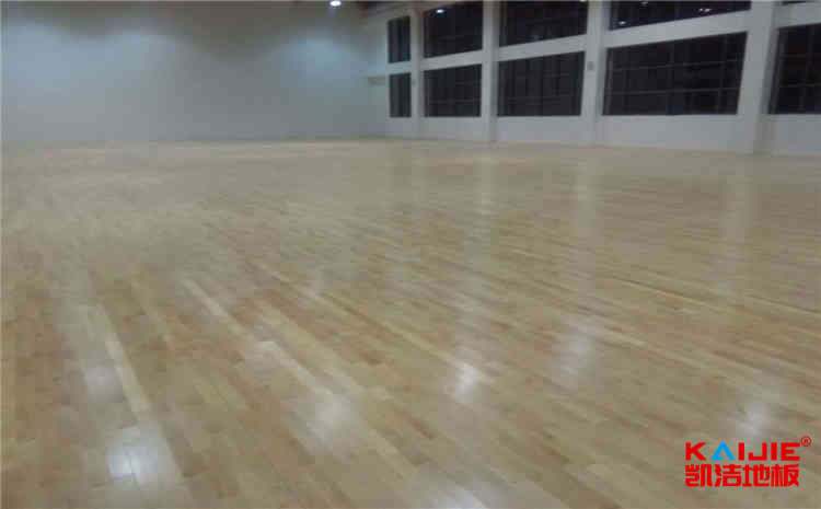 硬木企口排球館木地板一般多少錢？